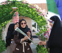 استقبال هیئت‌رئیسه دانشگاه علامه طباطبائی از دانشجویان با اهدای گل