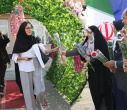 استقبال هیئت‌رئیسه دانشگاه علامه طباطبائی از دانشجویان با اهدای گل