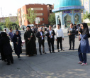استقبال هیئت‌رئیسه دانشگاه علامه طباطبائی از دانشجویان با اهدای گل