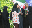 استقبال هیئت‌رئیسه دانشگاه علامه طباطبائی از دانشجویان با اهدای گل