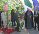 استقبال هیئت‌رئیسه دانشگاه علامه طباطبائی از دانشجویان با اهدای گل