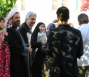 استقبال هیئت‌رئیسه دانشگاه علامه طباطبائی از دانشجویان با اهدای گل