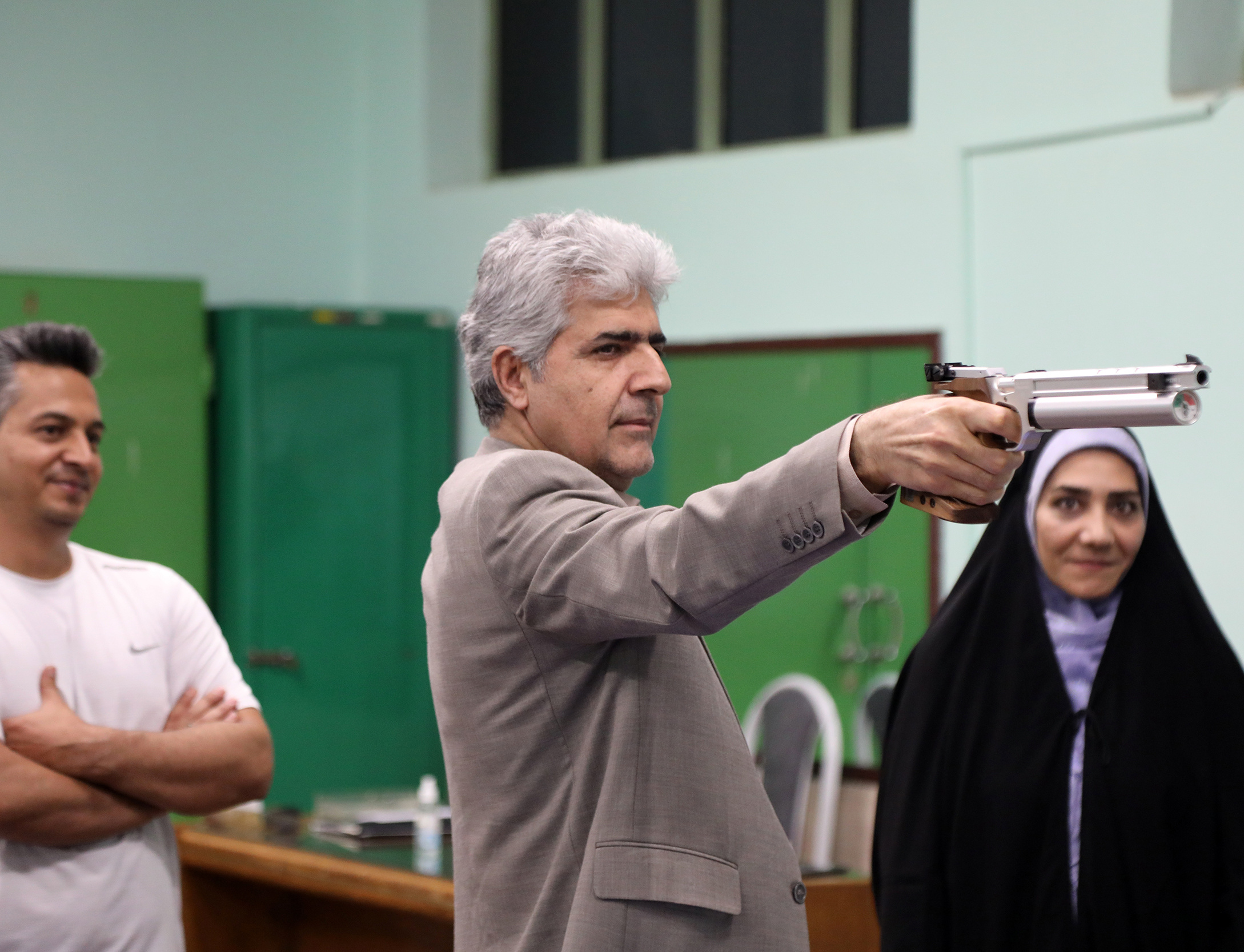 بازدید رئیس دانشگاه علامه طباطبائی تمرین تیم منتخب تیراندازی دختران پسران