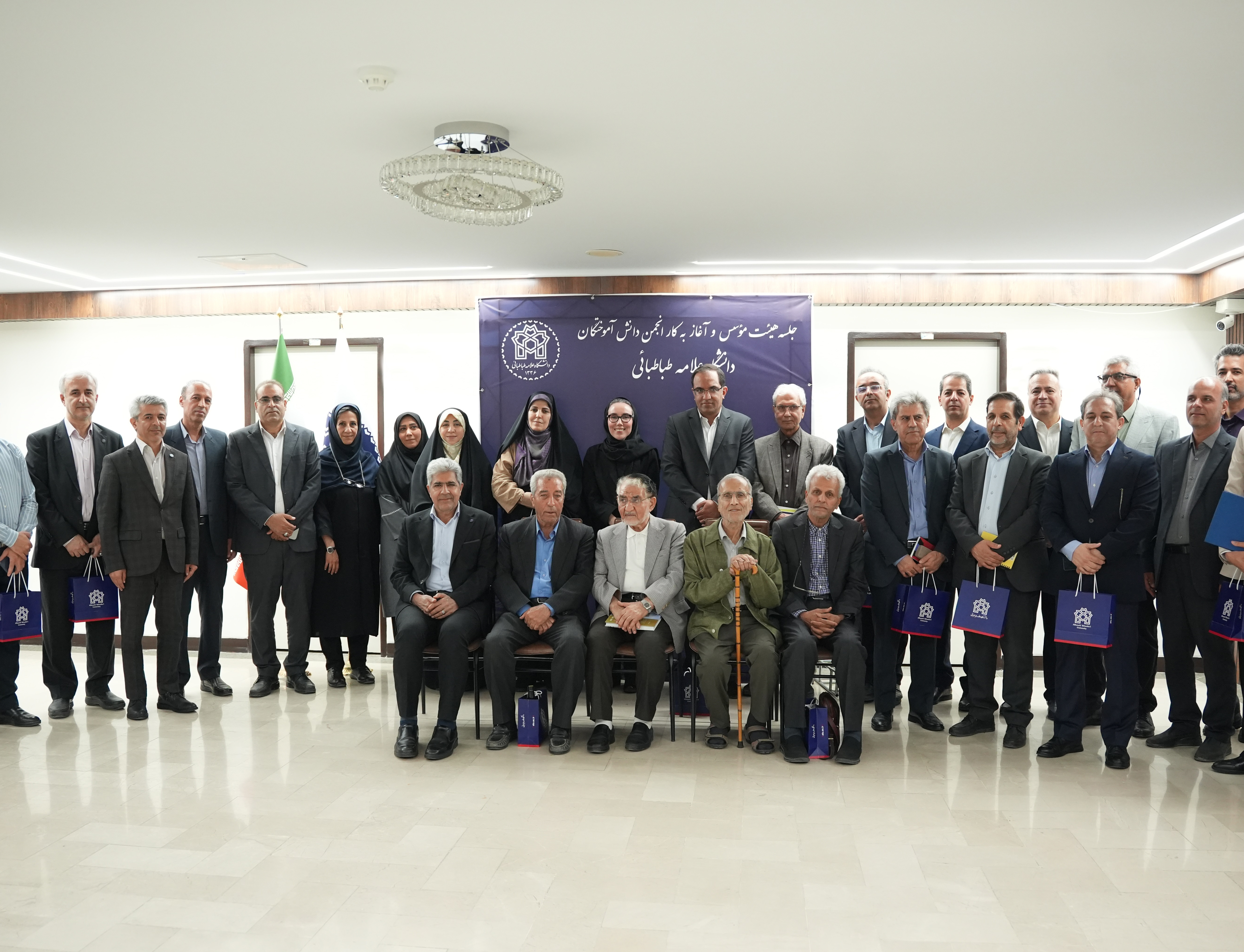 انجمن دانش‌آموختگان؛ حلقه پیوند «تجربه پیشکسوتان» «نوآوری نسل جوان» دانشگاه علامه طباطبائی