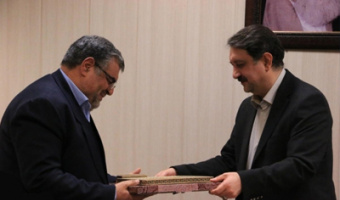 هیچ منصبی از استاد دانشگاه بالاتر نیست