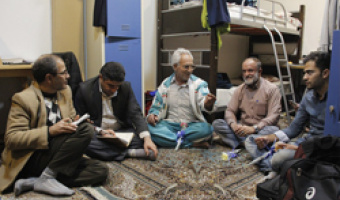 بازدید استادان و مدیران دانشگاه علامه از خوابگاه‌های دانشجویی