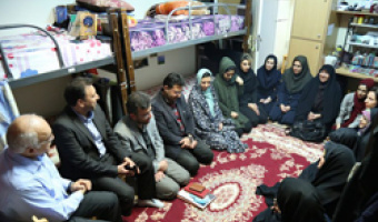 بازدید مسئولان و استادان دانشگاه از 3 خوابگاه دانشجویی به مناسبت روز دانشجو