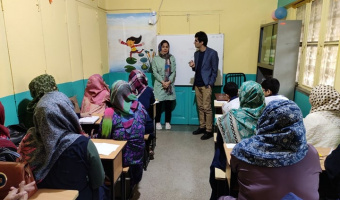 تدریس زبان فارسی توسط دانشجوی دکتری زبان و ادبیات فارسی دانشگاه علامه طباطبائی در داکا 