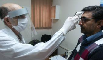 کنترل پایش سلامت کارکنان همه روزه از سوی مرکز و بهداشت و درمان انجام می شود