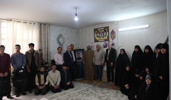 جمعی از دانشگاهیان دانشگاه علامه‌طباطبائی با خانواده شهید عجمیان دیدار کردند
