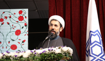 معلم چون هادی است، مسئولیت او سنگین‌تر است