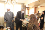 هیئت رئیسه دانشگاه علامه طباطبائی در دیدار با مادر شهید خمسه حسن زاده به مقام والای مادران شهدا ادای احترام کردند