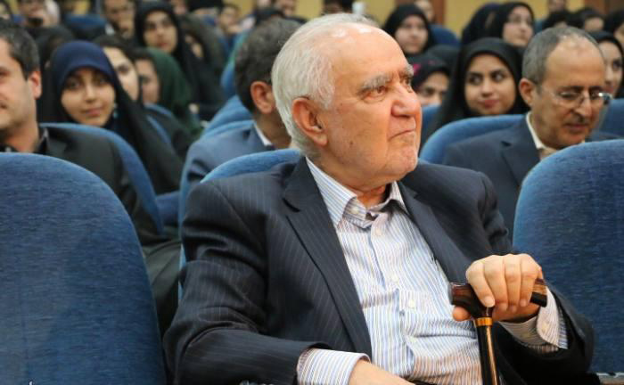 تقدیر از استاد سید حسین صفایی، از مفاخر برجسته علم حقوق ایران در دانشکده حقوق و علوم سیاسی