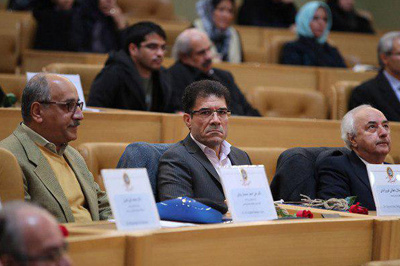 دکتر دهقانی فیروز آبادی به عنوان برگزیده هشتمین جشنواره فارابی مورد تقدیر قرار گرفت