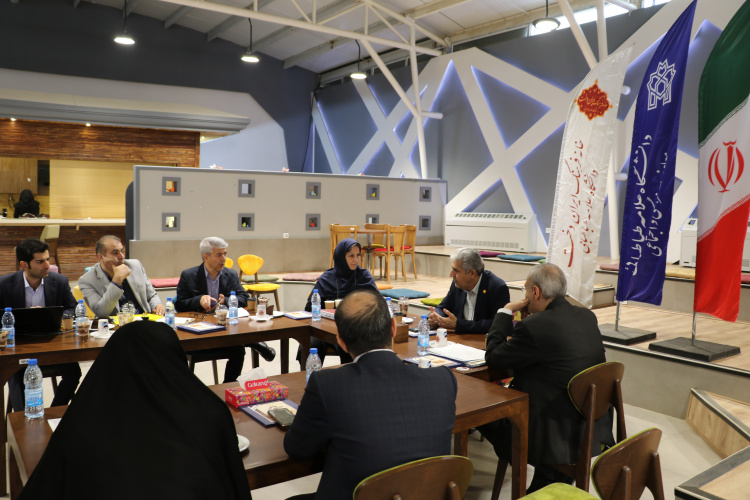 برگزاری جلسه هیئت‌رئیسه دانشگاه علامه طباطبائی در «خانه فرهنگ ایراندخت»