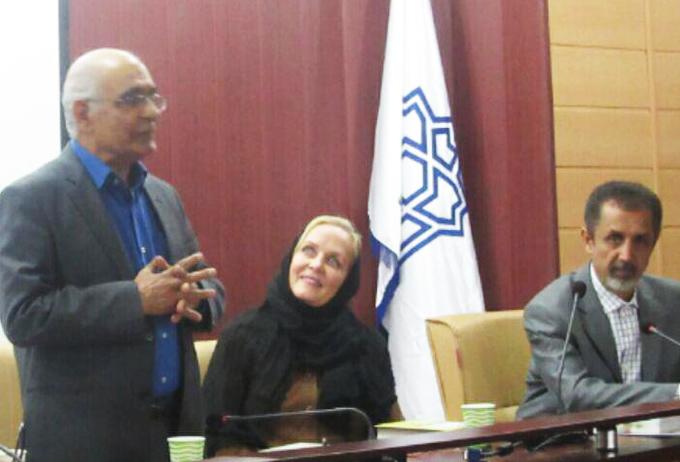 برگزاری نشست "ساعتی با استاد هوشنگ مرادی کرمانی" در دانشکده ادبیات فارسی و زبان‌های خارجی