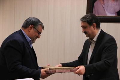 هیچ منصبی از استاد دانشگاه بالاتر نیست