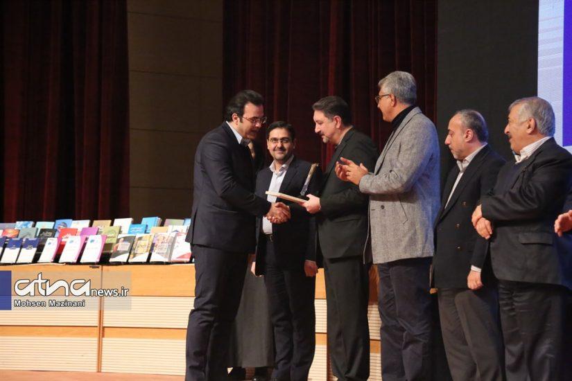 آیین گرامی داشت پژوهش با معرفی و تقدیر از برگزیدگان پژوهشی دانشگاه برگزار شد