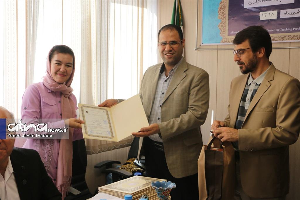 دکتر صحرائی در آیین اختتامیۀ دومین مدرسۀ تابستانی مرکز آموزش زبان‌فارسی: زبان‌فارسی، زبان صلح، مهر و محبت است