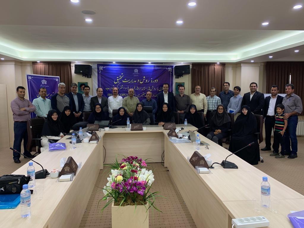 دکتر علومی یزدی: ضرورت همگام‌سازی استادان جوان با شرایط روز برای توسعه علمی و پژوهشی دانشگاه 