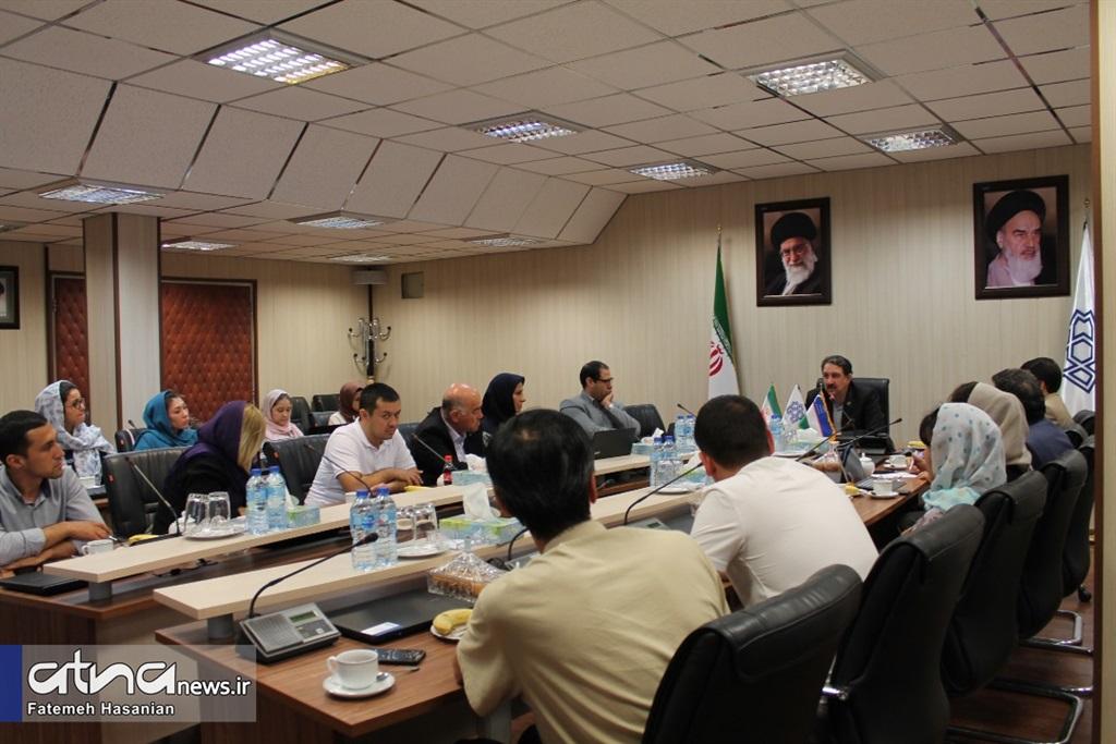 دکتر سلیمی در نشست با فارسی‌آموزان خارجی: آمادۀ تاسیس مرکز فعالیت‌های دانشگاهی مشترک با دانشگاه‌های ازبکستان هستیم