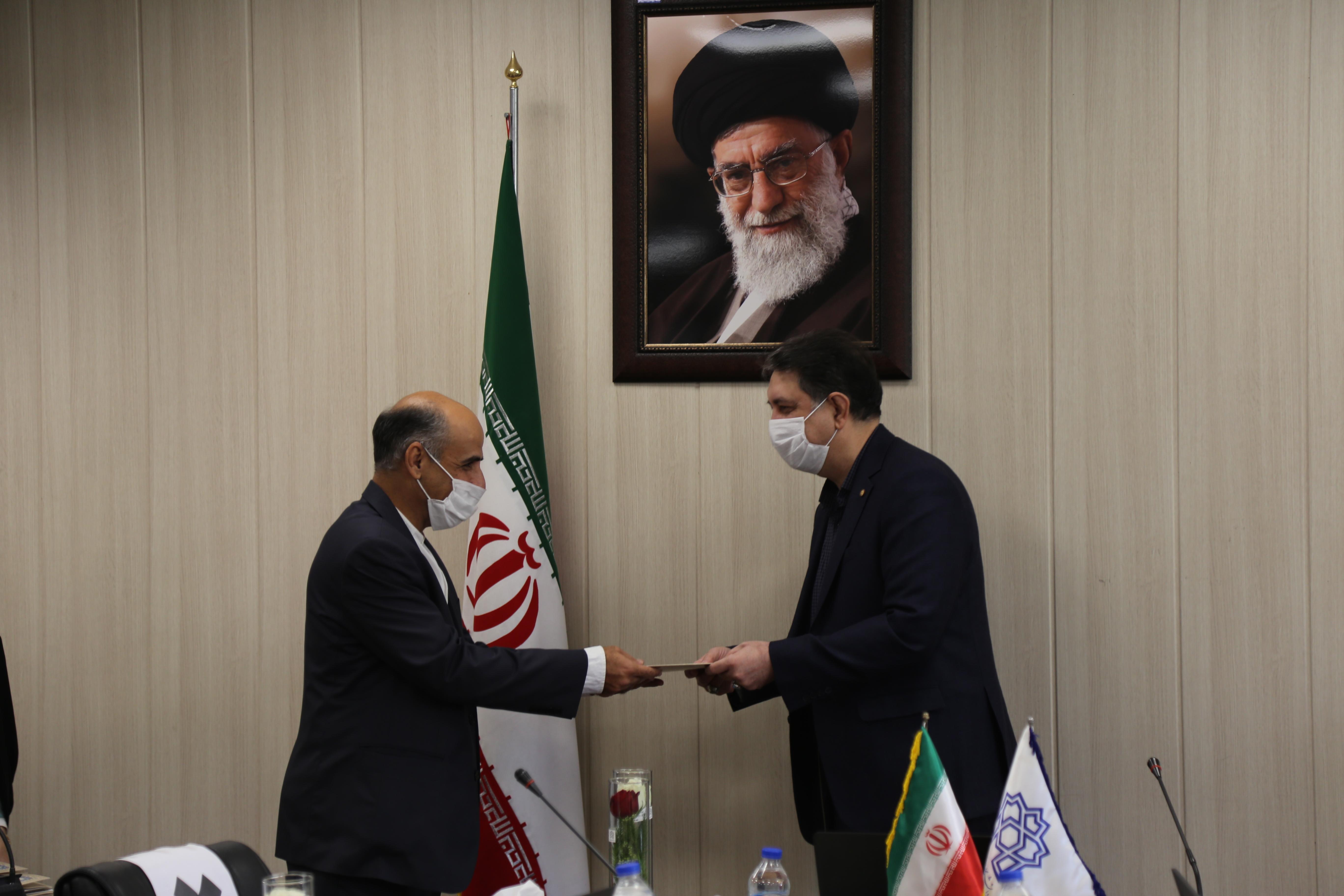 تقدیر رئیس دانشگاه از کارکنان علمی و اداری جانباز و ایثارگر 