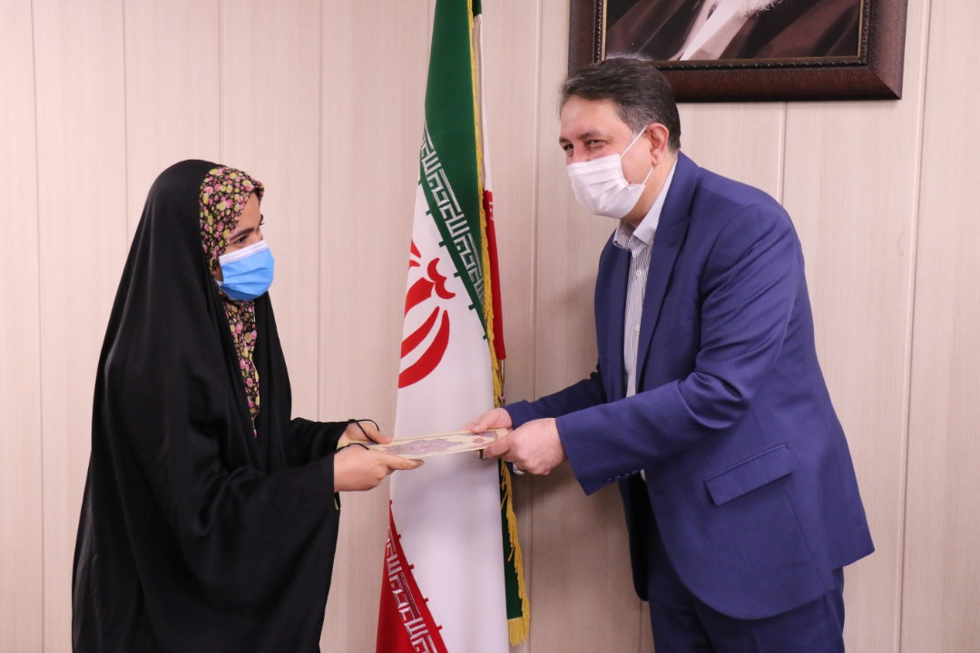 با حضور رئیس دانشگاه؛  از برگزیدگان جشنوارۀ ملی رویش تقدیر شد