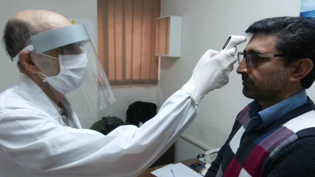 کنترل پایش سلامت کارکنان همه روزه از سوی مرکز و بهداشت و درمان انجام می شود