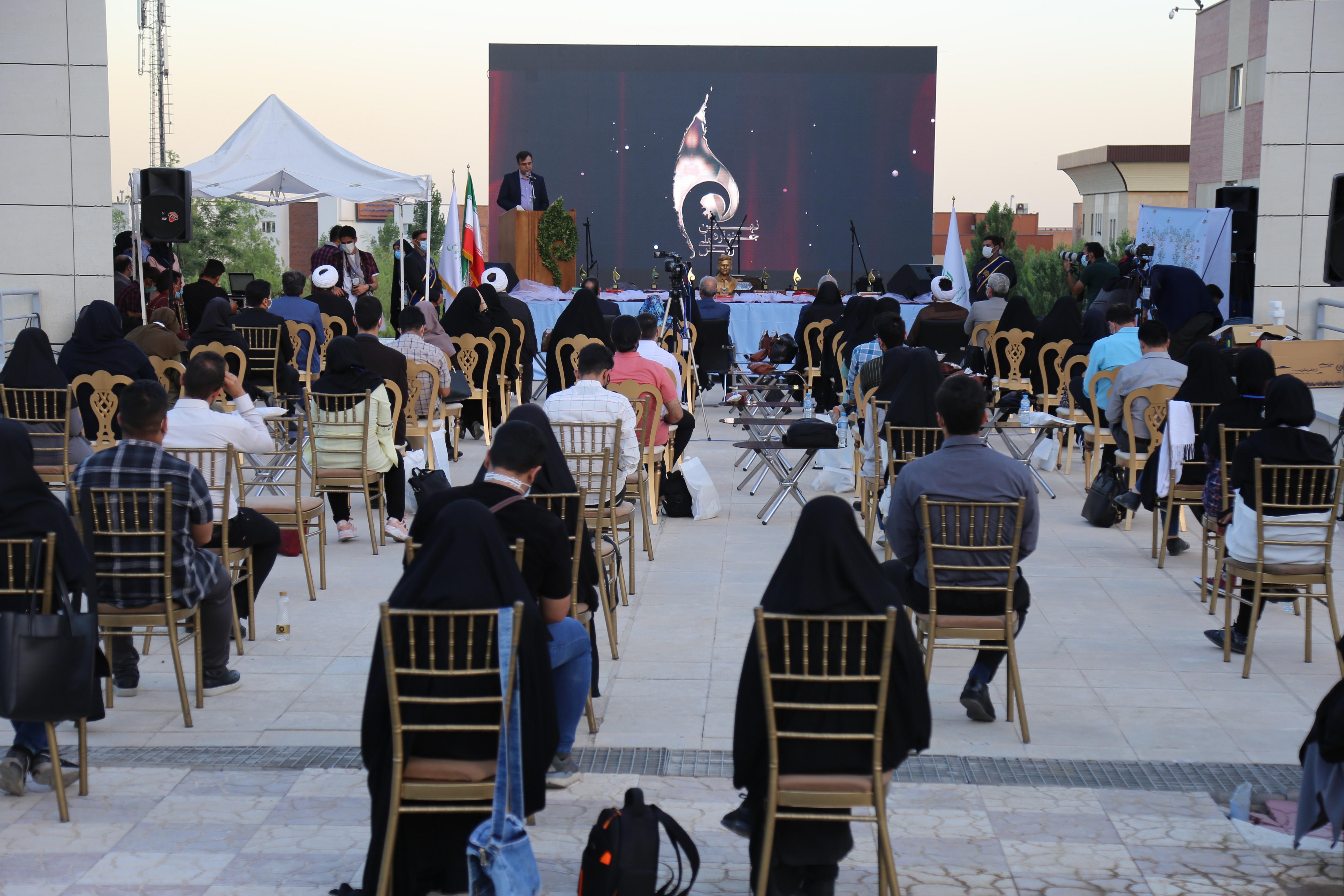 در اختتامیۀ جشنوارۀ ملی رویش مطرح شد؛ کانون‌های فرهنگی و هنری قلب تپندۀ دانشگاه‌ها هستند