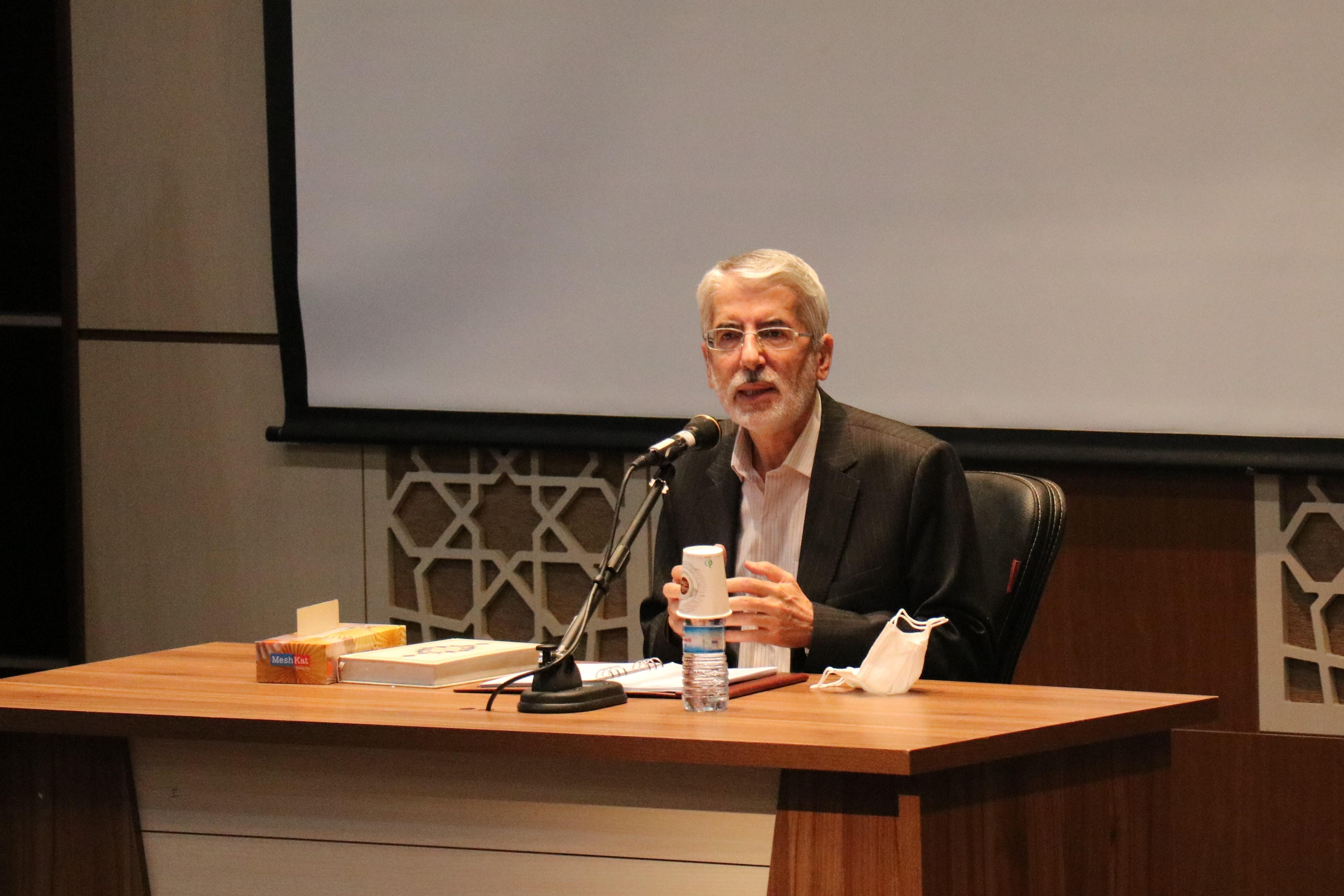 دکتر معتمدی خطاب به دانشجویان: اهتمام داشته باشید که دانشگاه را به محفل آزاداندیشی علمی بین اساتید و دانشجویان تبدیل کنید