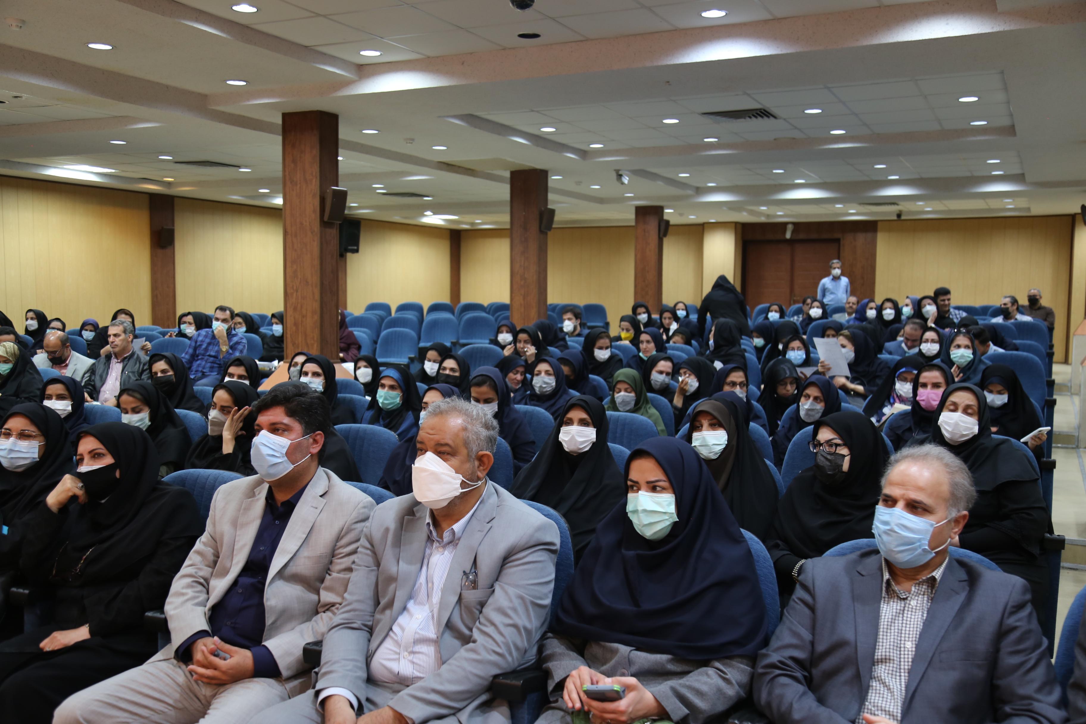 کارکنان آموزش با کمترین امکانات و توقع، بیشترین دستاوردها را برای دانشگاه داشته اند