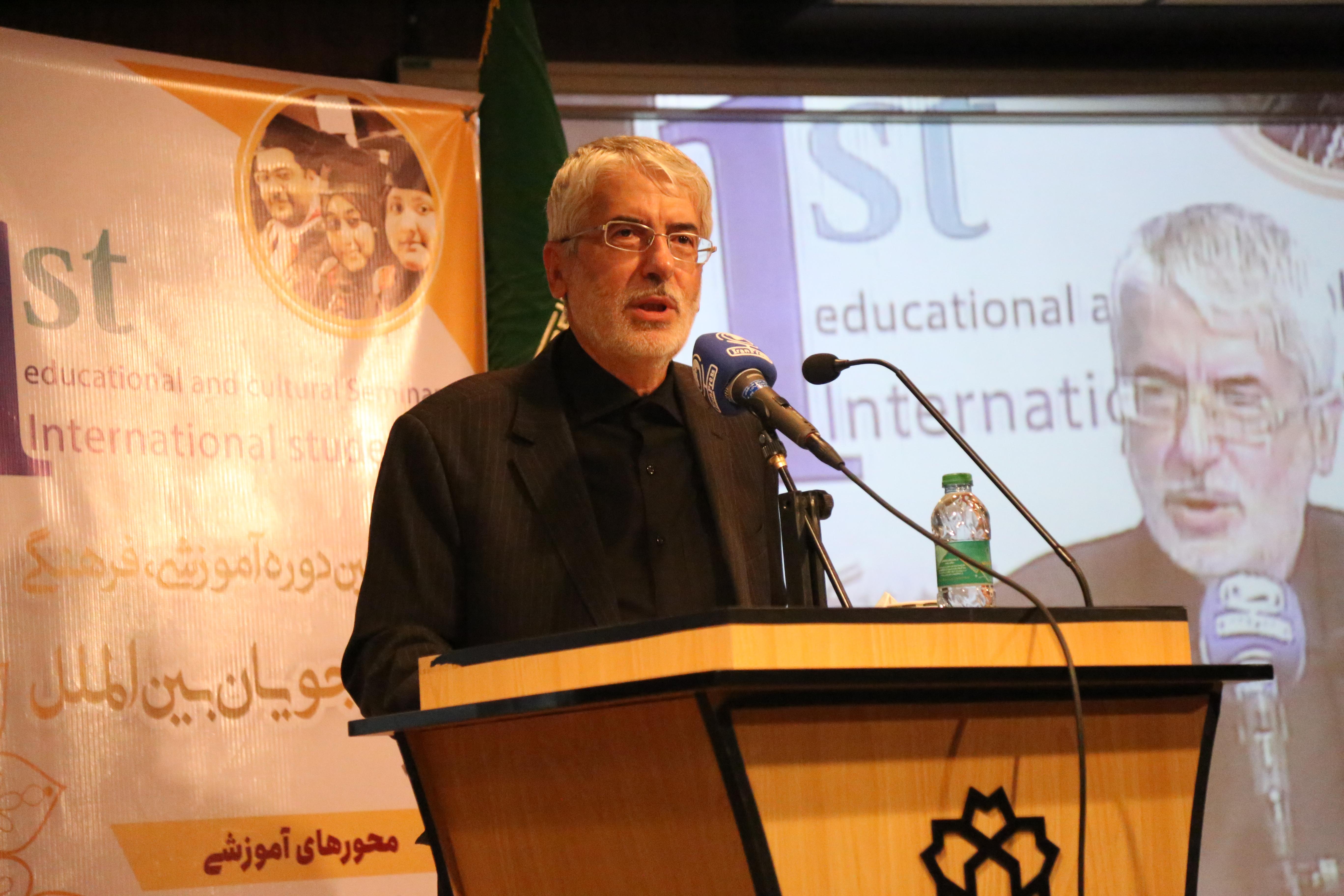 همه دشمنی ها با جمهوری اسلامی به این دلیل است که می‌خواهد روی پای خود بایستد