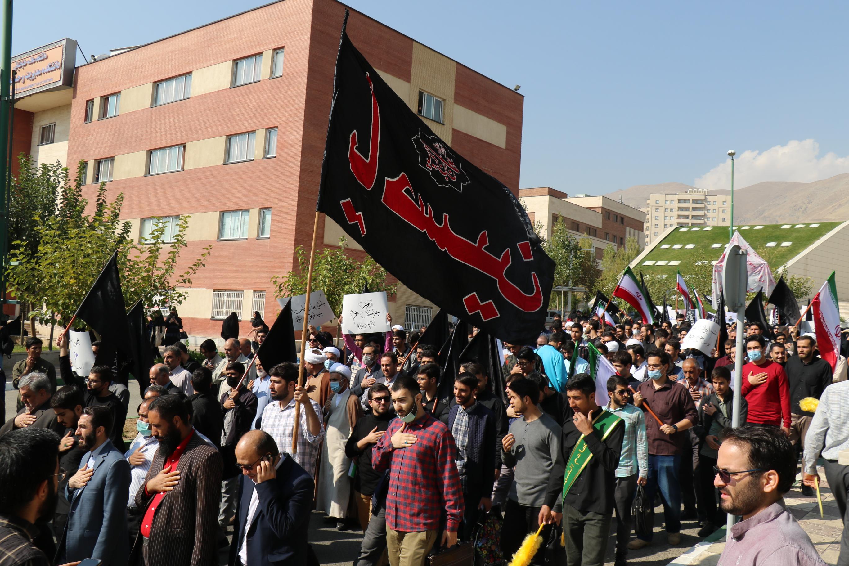 راهپیمایی دانشگاهیان علامه طباطبائی در محکومیت حادثه تروریستی شاهچراغ