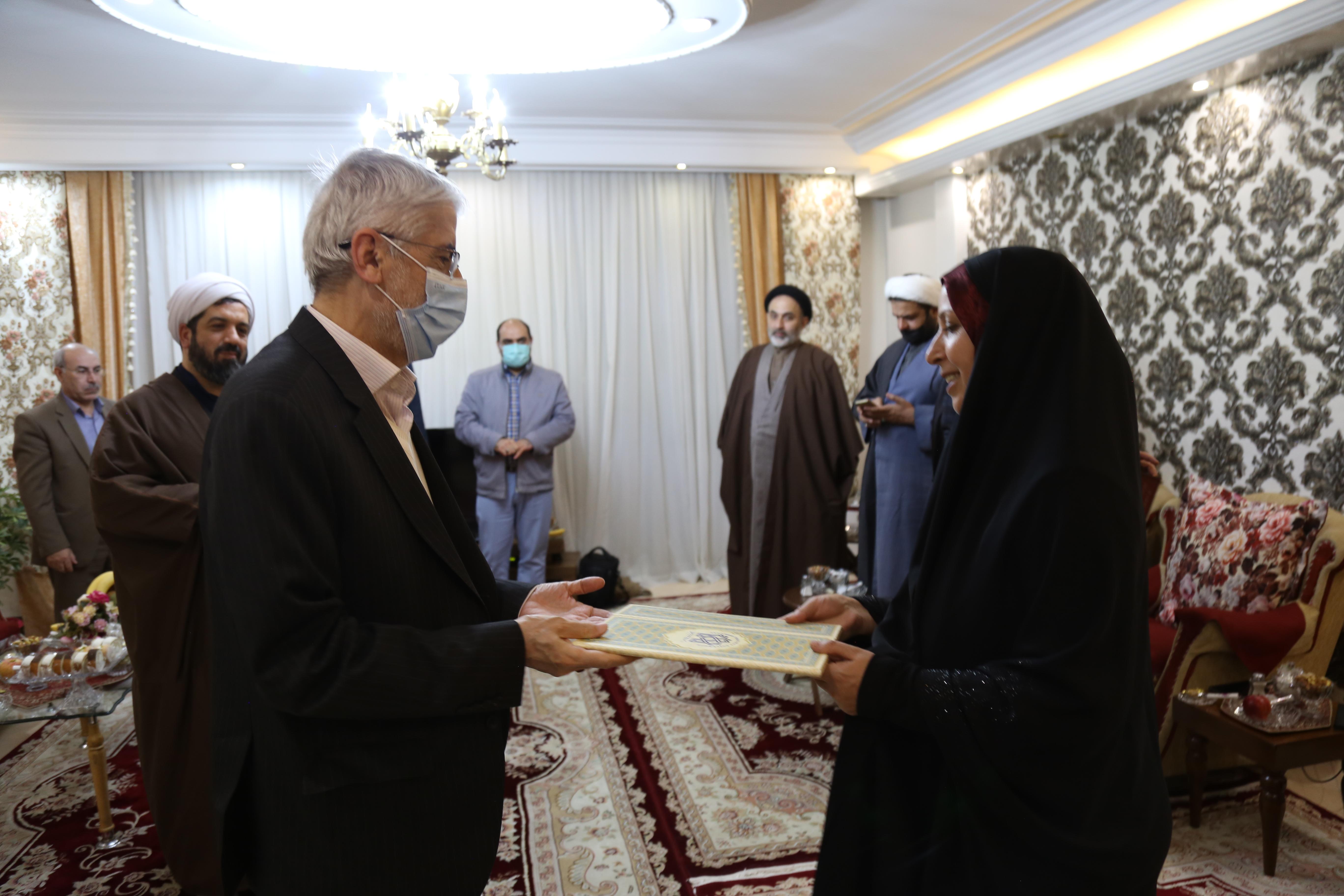 دیدار رئیس دانشگاه علامه طباطبائی با خانواده شهید دکتر محمود رفیعی