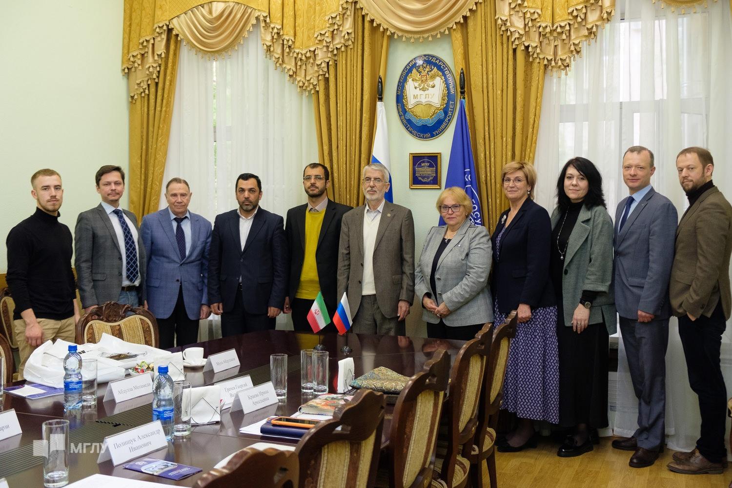 در دیدار دوجانبه روسای دانشگاه های علامه طباطبائی و زبان شناسی مسکو، راهکارهای توسعه همکاری ها بررسی شد