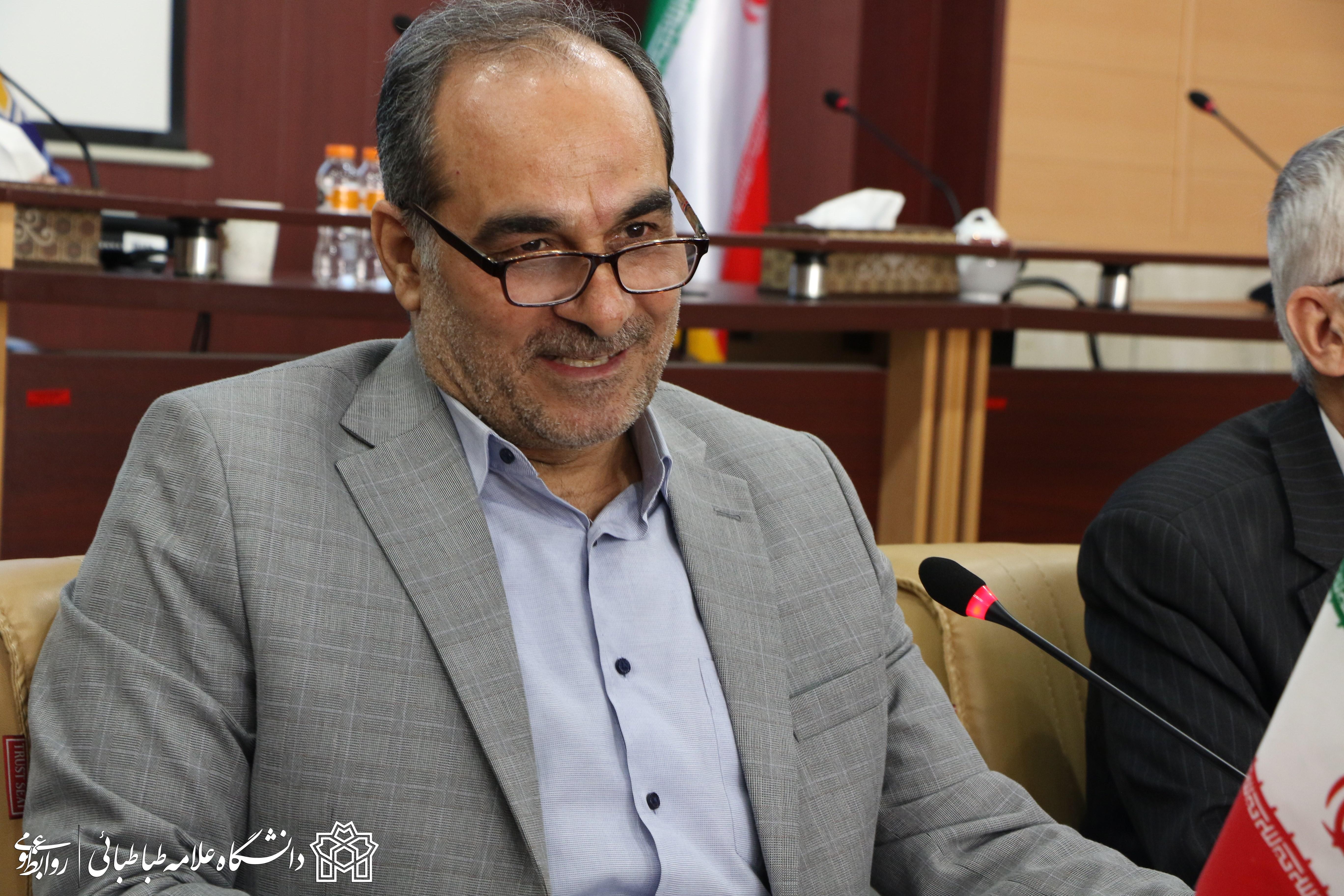 دکتر عباسعلی وفایی «سرپرست دانشکده ادبیات فارسی و زبان های خارجی» شد