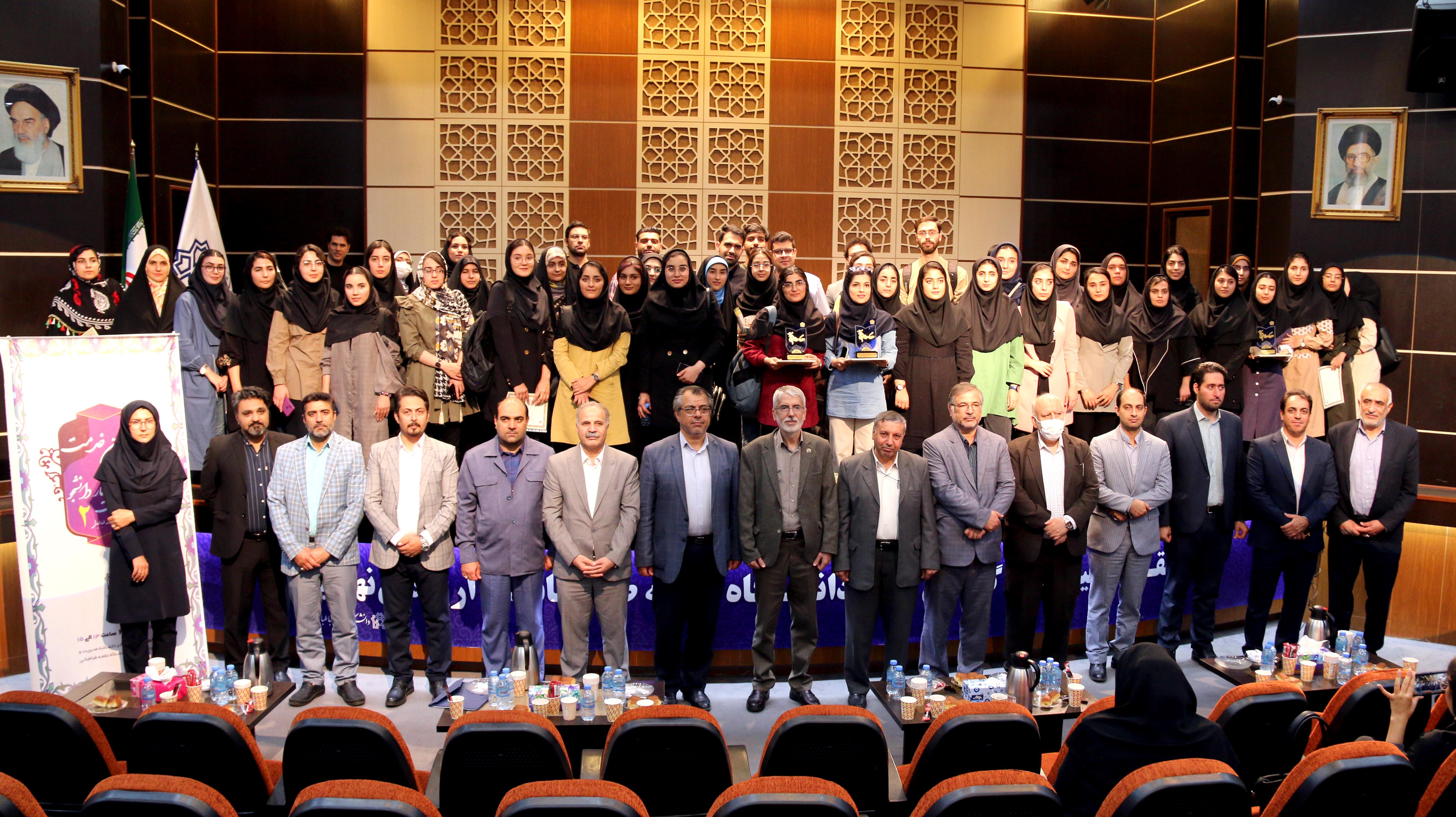 آیین تقدیر از برگزیدگان دومین گردهمایی «سفیران خدمت» و همیاران دانشجو