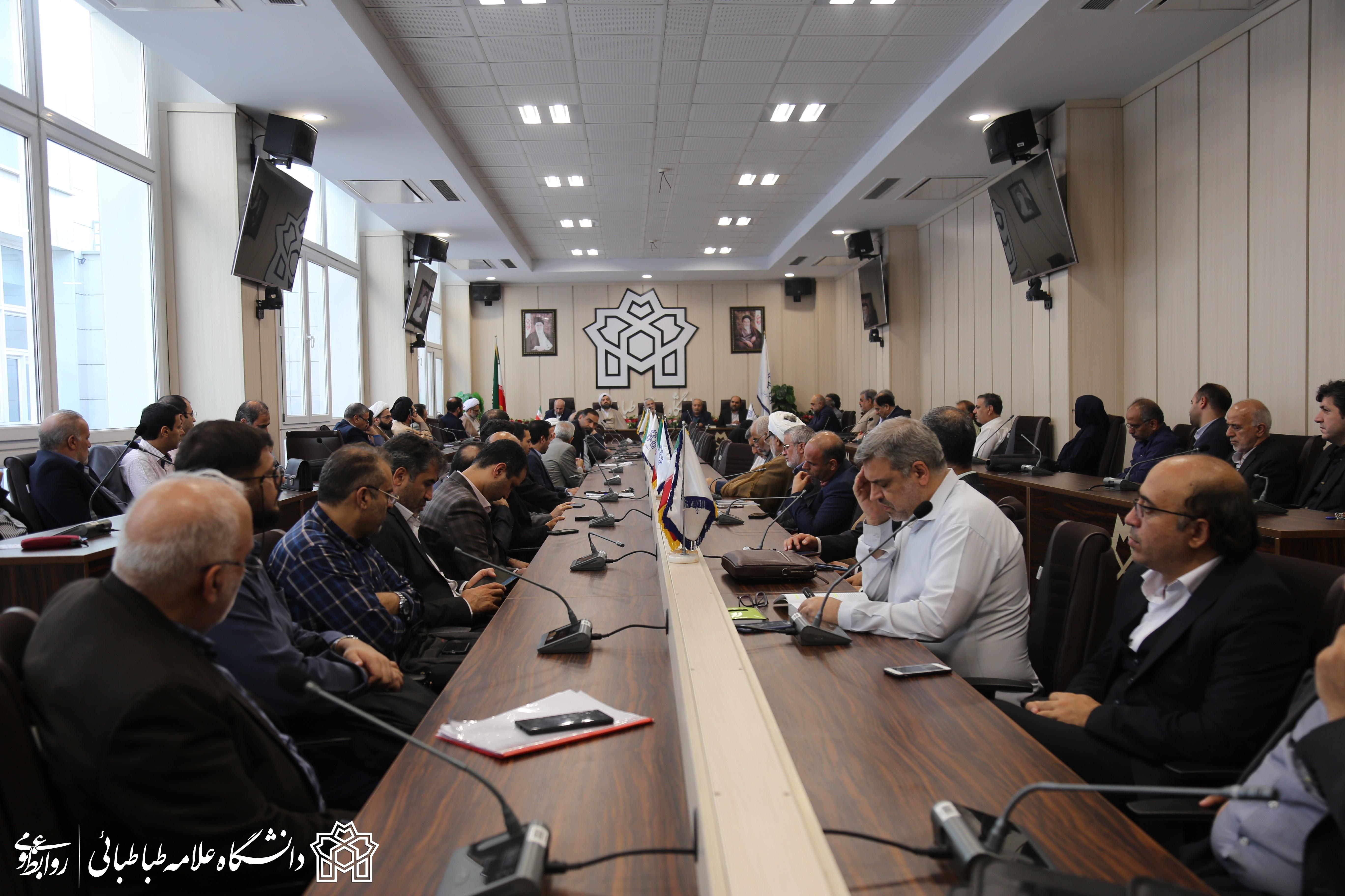 نشست «نقش اساتید بسیجی در تبیین‌گری و جهاد تبیین» برگزار شد / گزارش تصویری