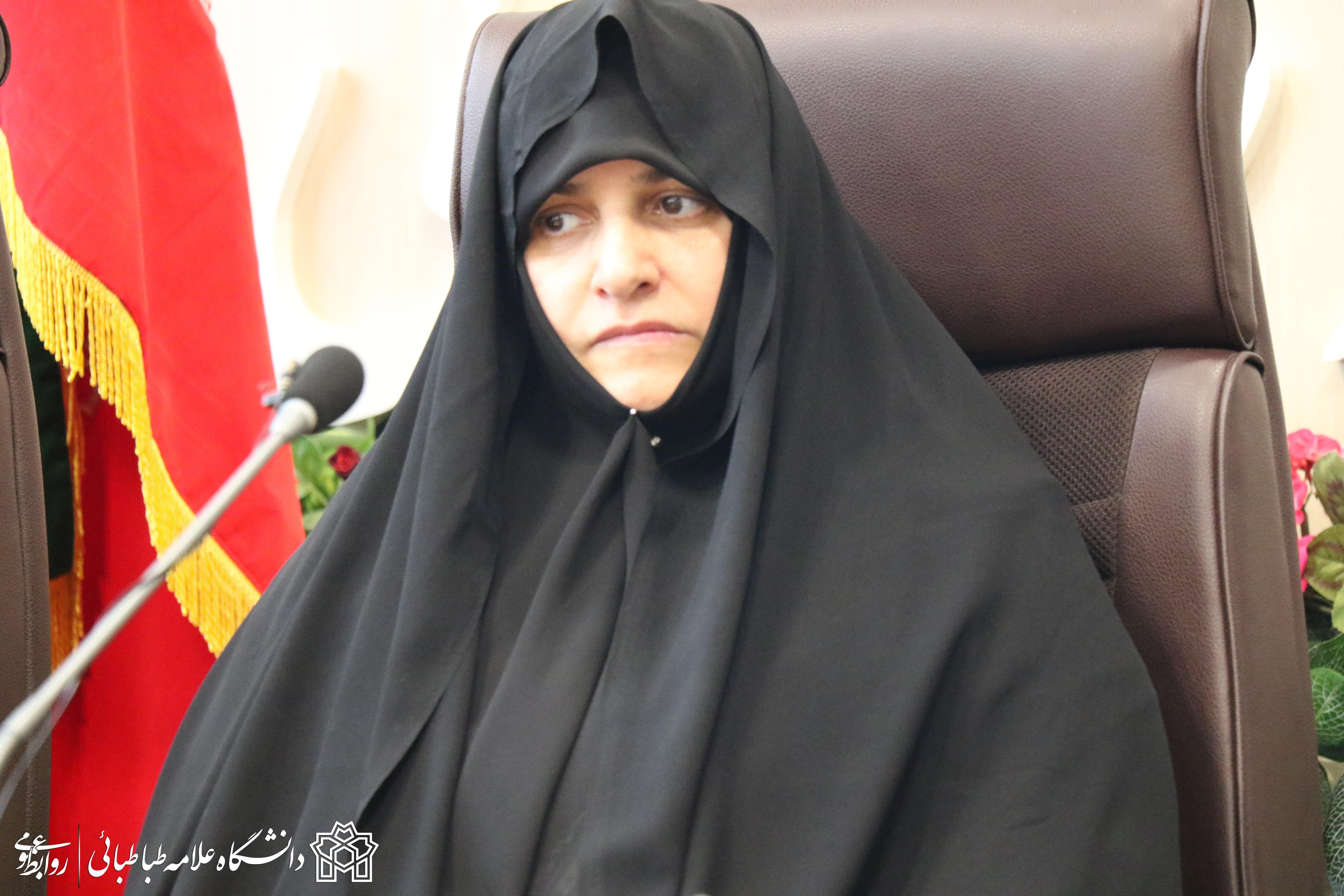در گام دوم انقلاب به عنوان الگو باید رهبری زنان جهان را به دست بگیریم