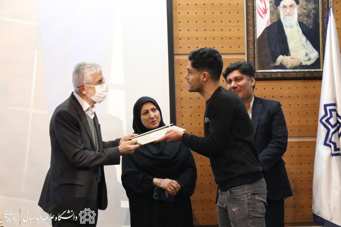 تجلیل از دانشجوی مدال‌آور دانشگاه علامه‌طباطبائی در چهارمین المپیاد فرهنگی ورزشی دانشجویان شاهد و ایثارگر