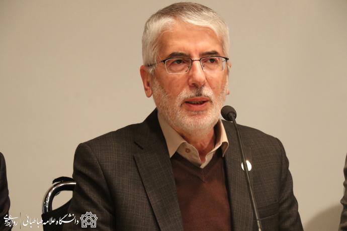 کسی که می‌خواهد خوب قضاوت کند، باید خوب زندگی کند
