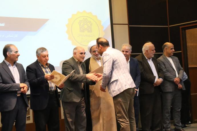 مدیران، معاونان و کارکنان برتر حوزه آموزش دانشگاه علامه‌طباطبائی معرفی و تقدیر شدند