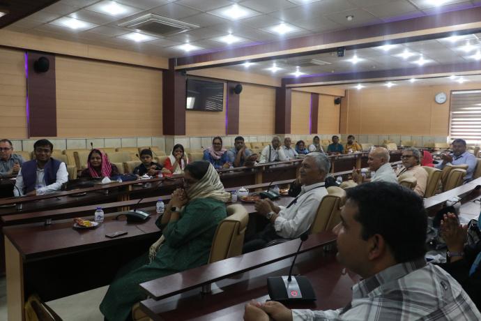 نشست مشترک استادان گروه زبان‌شناسی دانشگاه علامه‌طباطبائی با استادان و دانشجویان هندی