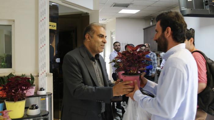 استقبال معاون دانشجویی دانشگاه علامه طباطبائی از دانشجویان خوابگاهی بعد از تعطیلات نوروز ۱۴۰۴