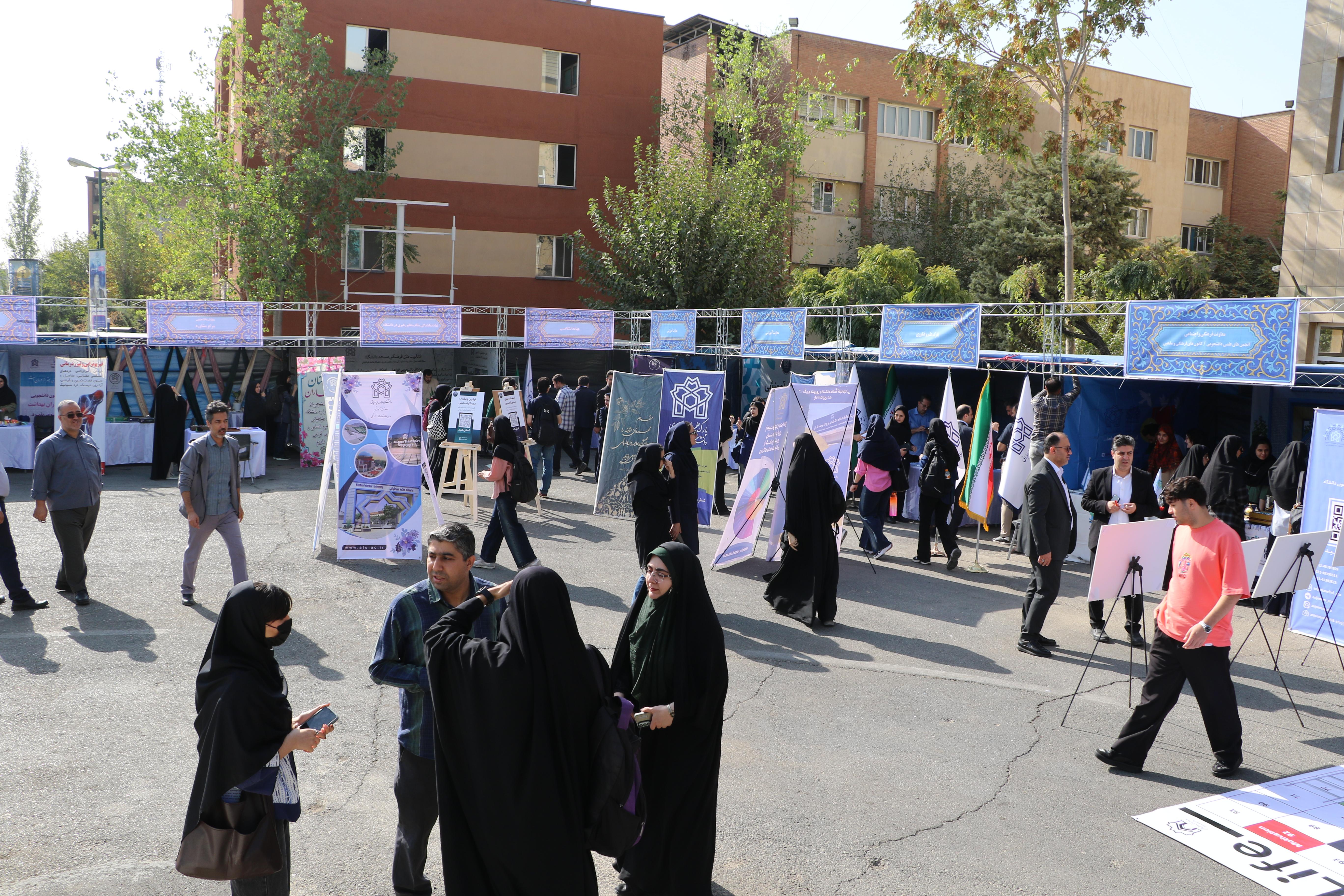 برگزاری نمایشگاه معرفی ظرفیت‌های دانشگاه؛ گامی مؤثر در استقبال از دانشجویان نوورود