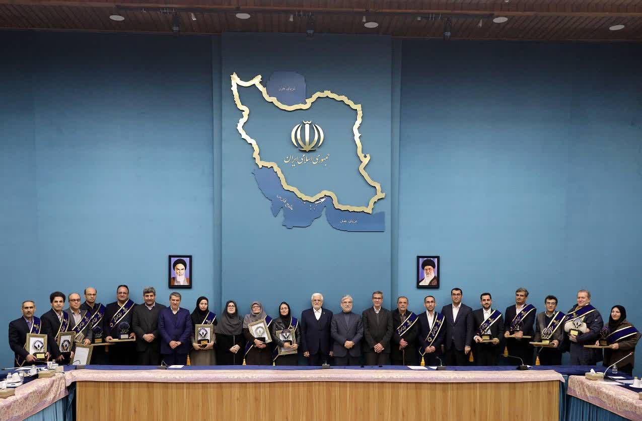 دکتر آزاده میرزایی، استاد سرآمد آموزشی کشور شد