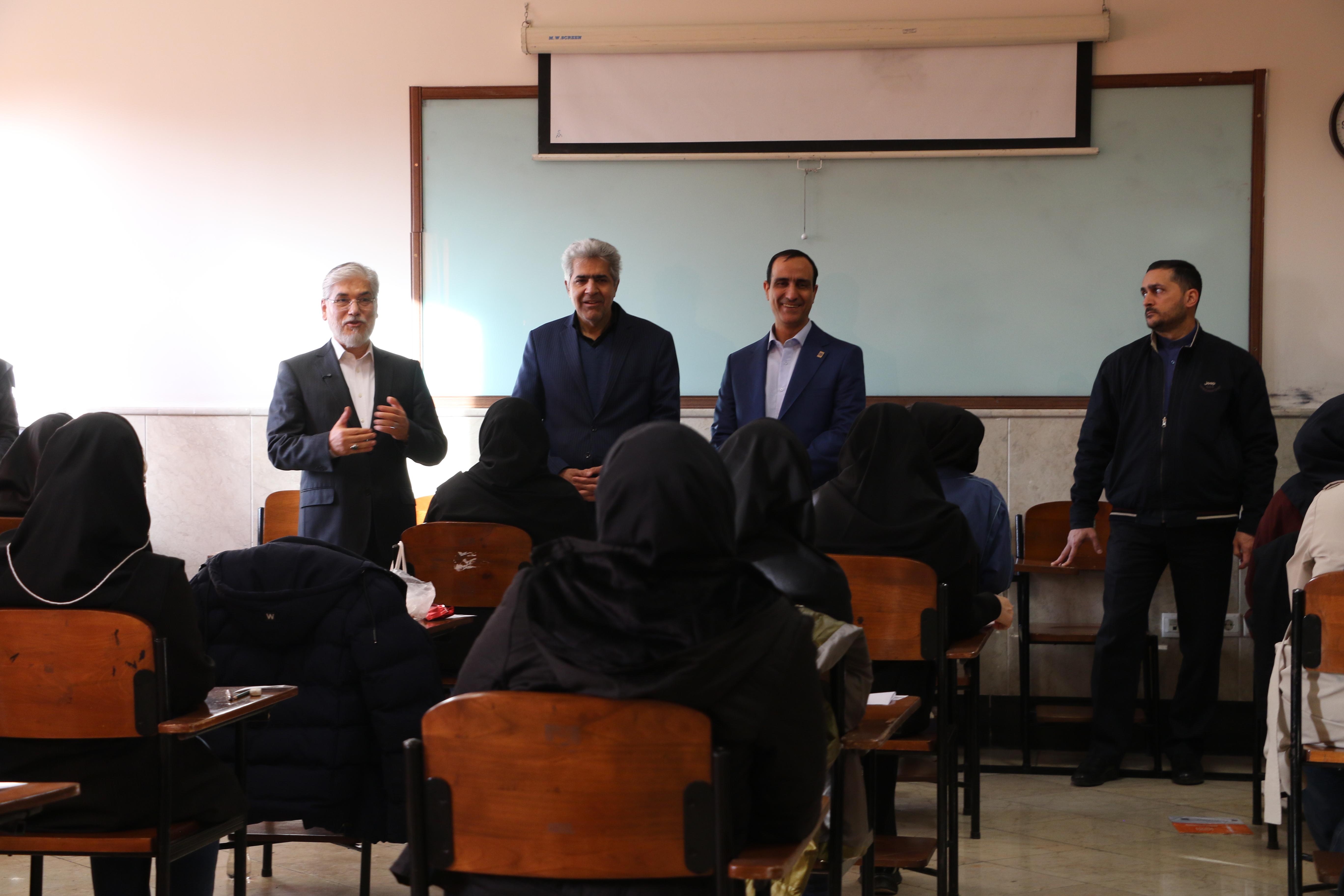بازدید وزیر علوم از حوزه آزمون دکتری در دانشگاه علامه طباطبائی