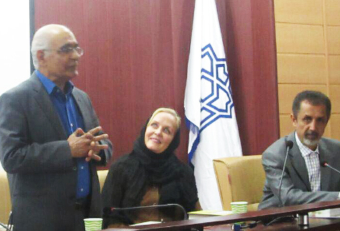 برگزاری نشست "ساعتی با استاد هوشنگ مرادی کرمانی" در دانشکده ادبیات فارسی و زبانهای خارجی